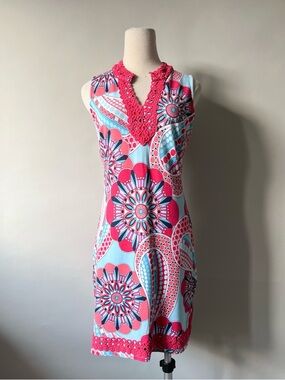Crown & Ivy Petite Retro Print Sleeveless Stretch Jersey Dress with Crochet Trim